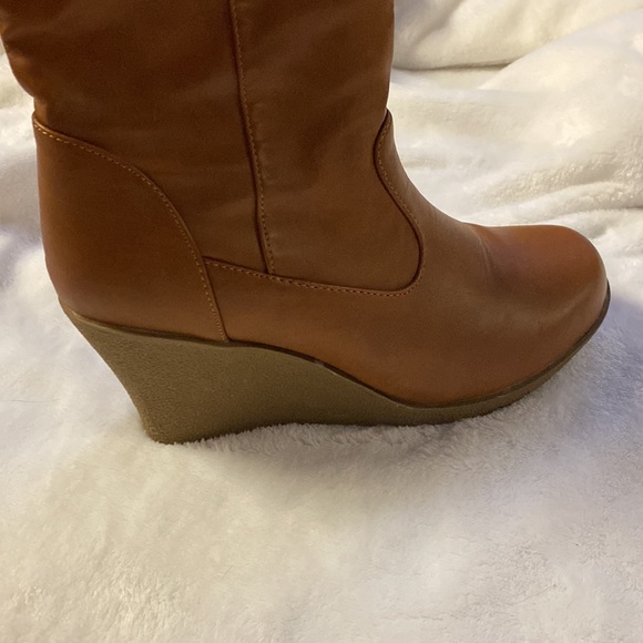 Boots - Picture 2 of 5